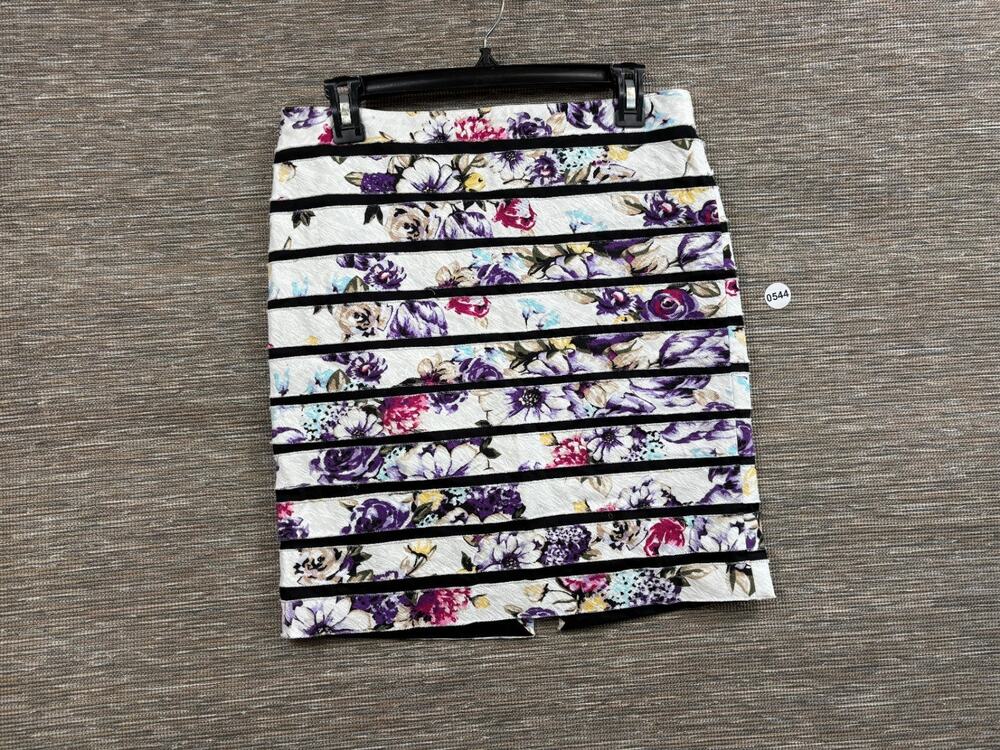 White House Black Market White Floral Bands With Black Stripe Skirt Women Size 4